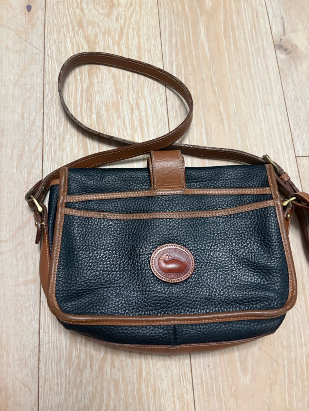 Vintage Dooney Bourke AWL Crossbody Navy Tan Leather Duck Logo Bag